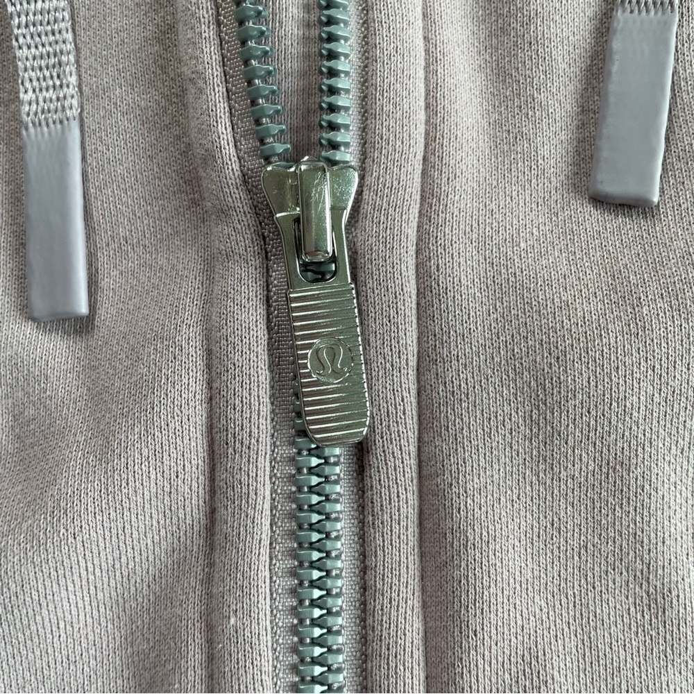 Lululemon | Huddle & Hustle Hoodie in Smoky Blush, size 12 - Picture 7 of 16